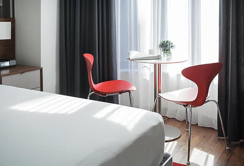 דירת חדר, The Revolution