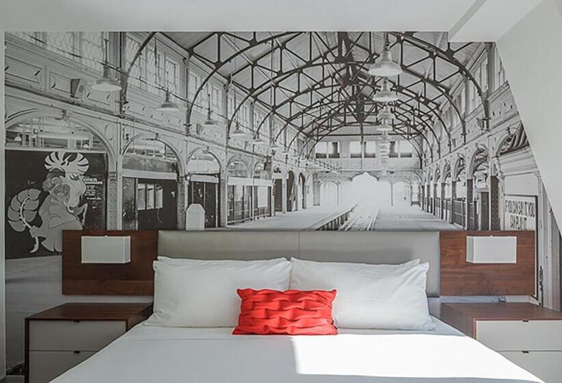 Апартаменты 1 Спальня, The Revolution