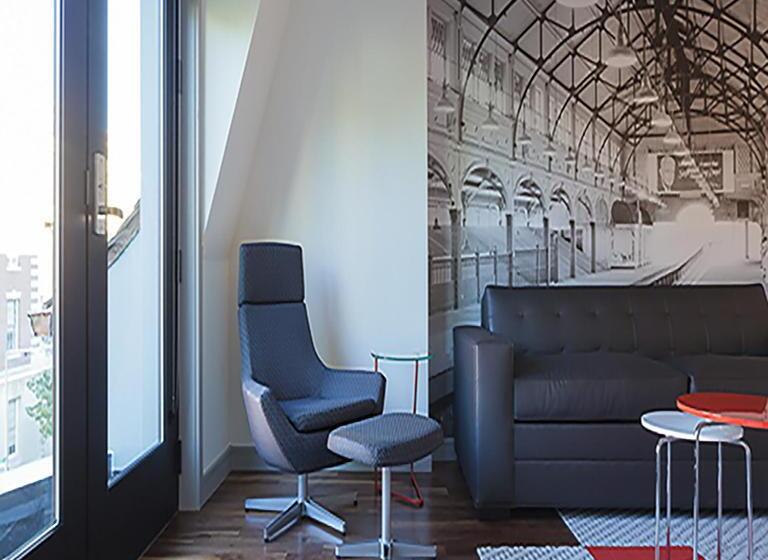 １ベッドルームアパートメント, The Revolution