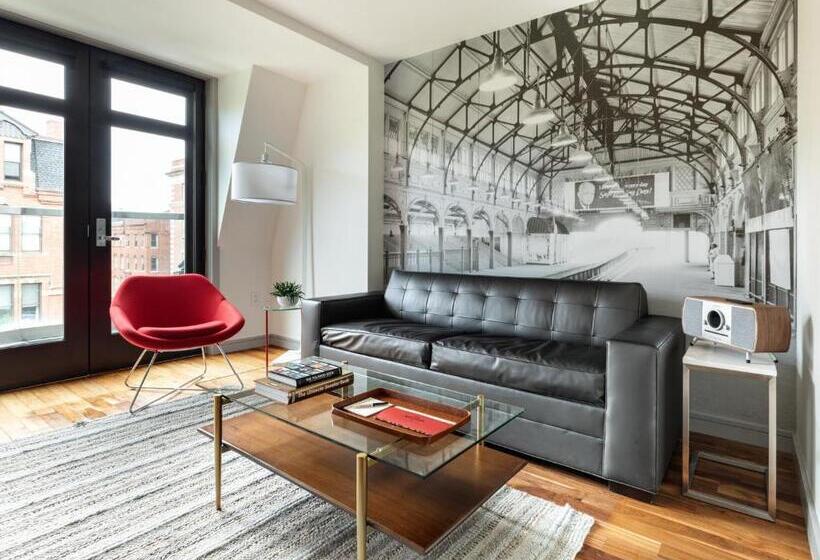 Апартаменты 1 Спальня, The Revolution