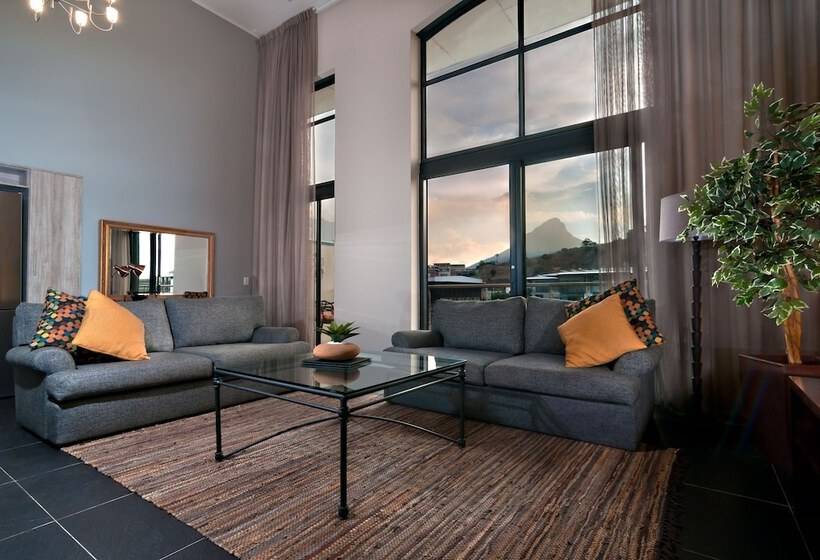 شقة دور أخير غرفة نوم واحدة, The Rockwell Luxury Suites