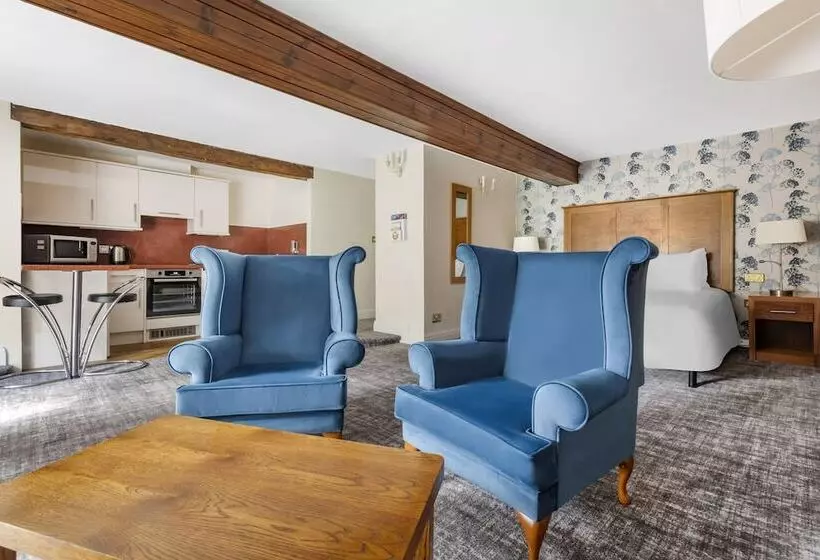 スタンダードスタジオ, Thurnham Hall Resort