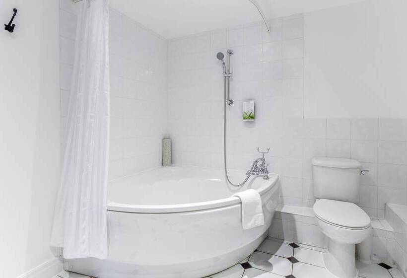 스탠다드 스튜디오, Thurnham Hall Resort