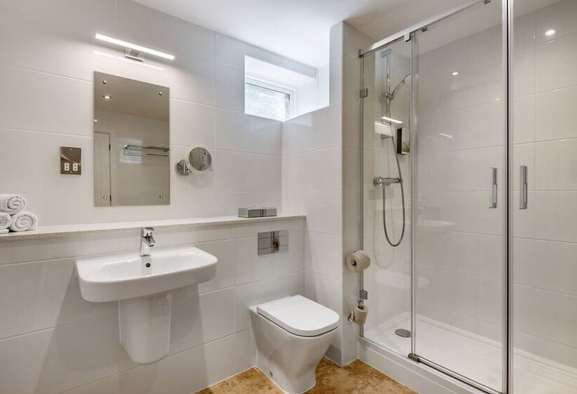 스탠다드 스튜디오, Thurnham Hall Resort