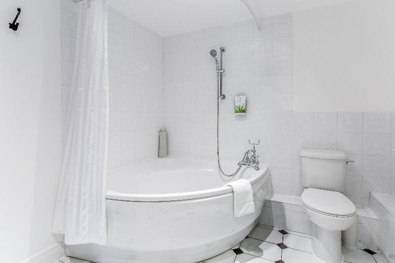 스탠다드 스튜디오, Thurnham Hall Resort