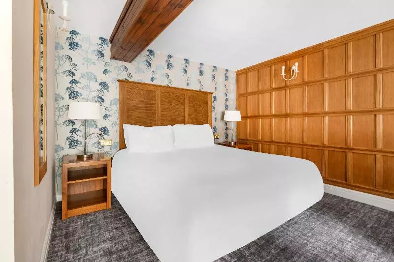 スタンダードスタジオ, Thurnham Hall Resort