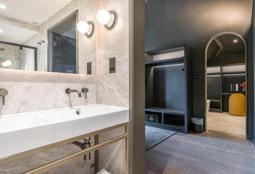Suite, Velvet