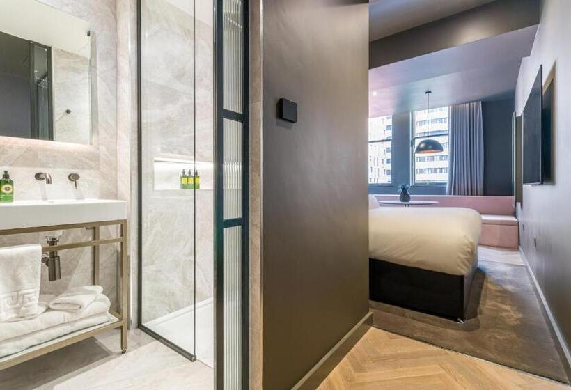 Suite, Velvet