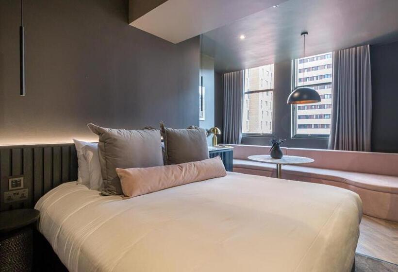 Suite, Velvet