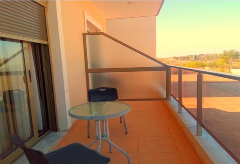 חדר סטנדרט לשלושה, Victoria