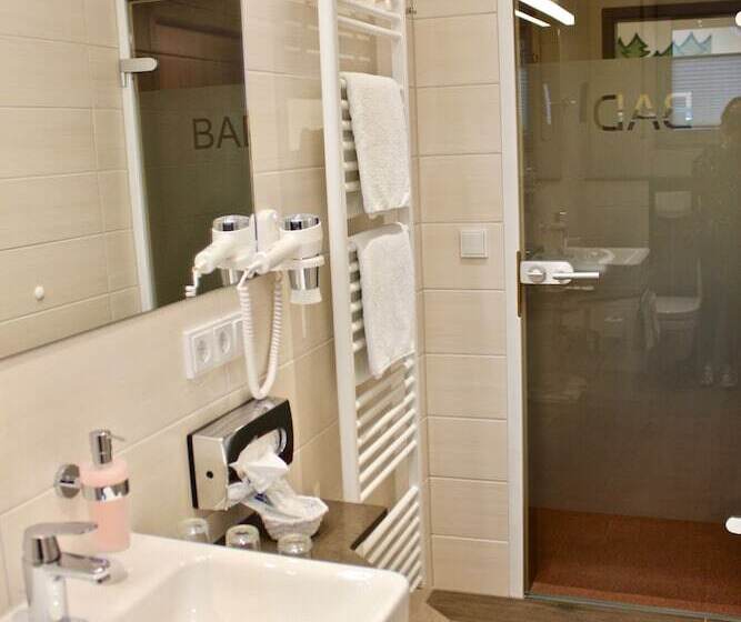 컴포트 룸, Zum Schwarzen Baren