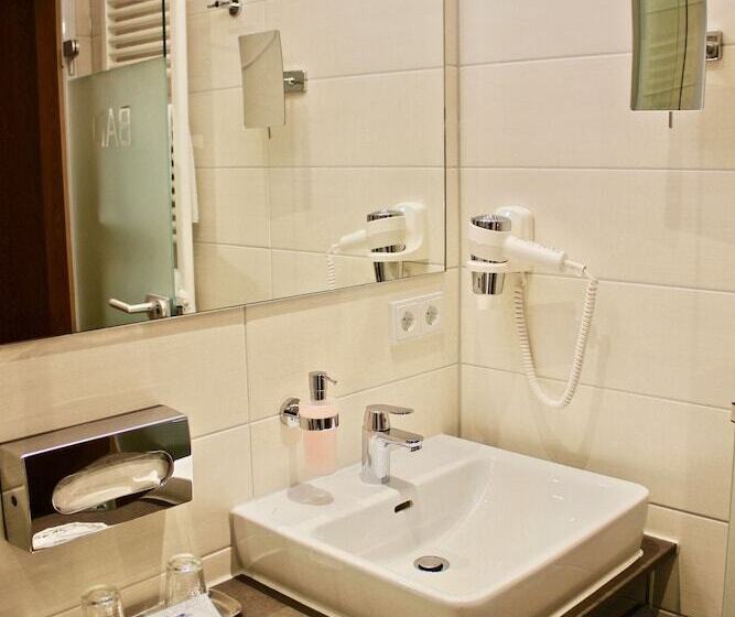 컴포트 룸, Zum Schwarzen Baren