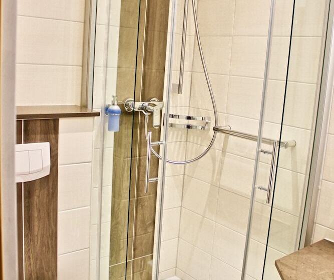 컴포트 룸, Zum Schwarzen Baren