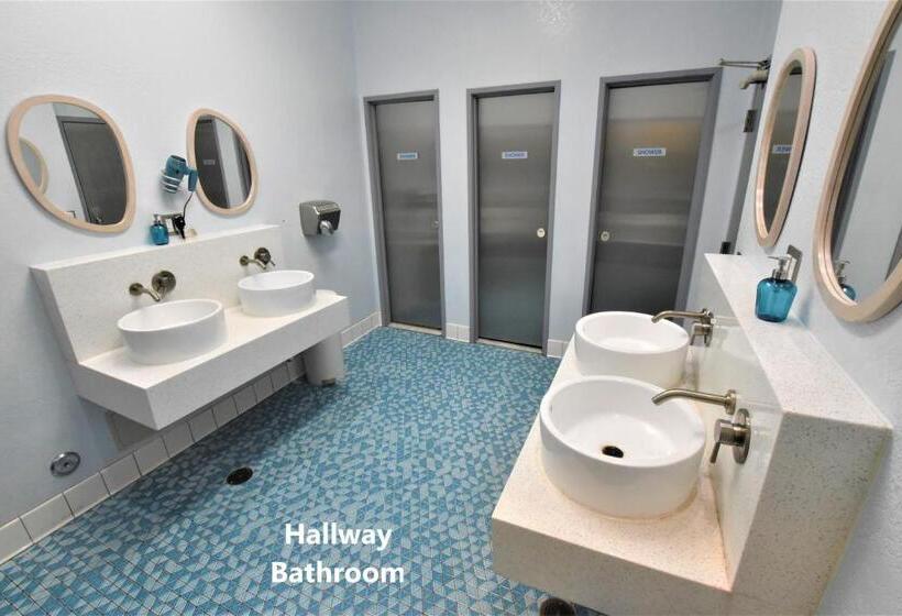 اتاق استاندارد چهارنفره با سرویس بهداشتی مشترک, Gaslamp Hostel