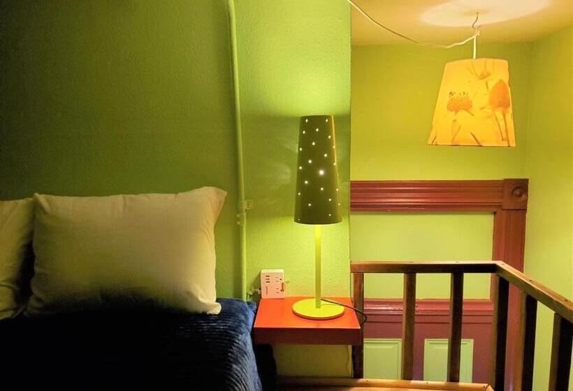 غرفة قياسية, Gaslamp Hostel