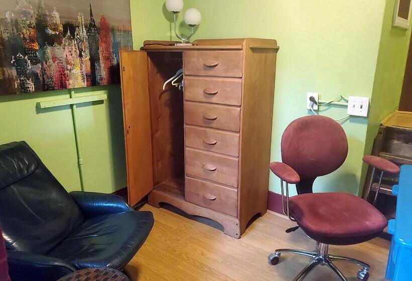 غرفة قياسية, Gaslamp Hostel