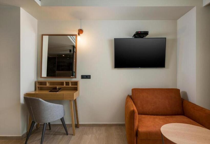 اتاق استاندارد سه نفره, Hyperion City Hotel & Spa