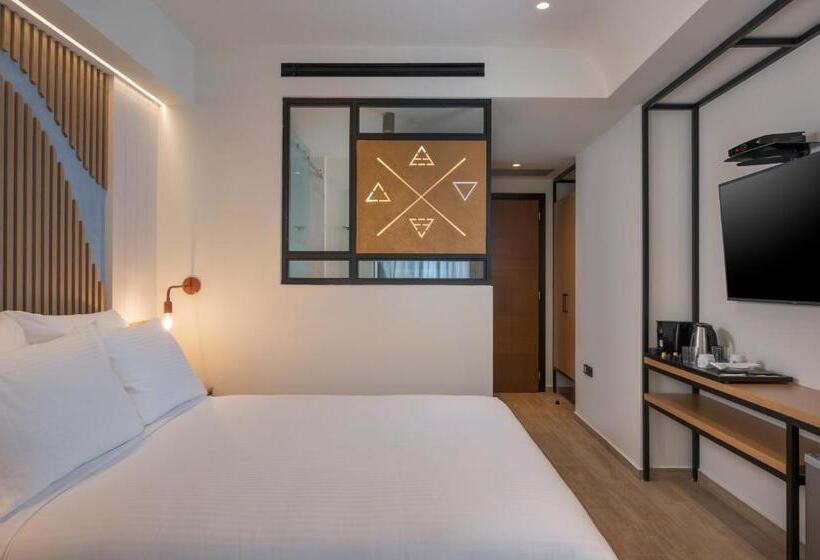 חדר סטנדרט נוף לבריכה, Hyperion City Hotel & Spa