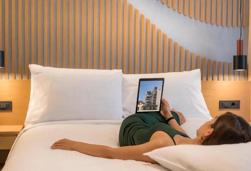 Suite Supérieure Vue Mer, Hyperion City