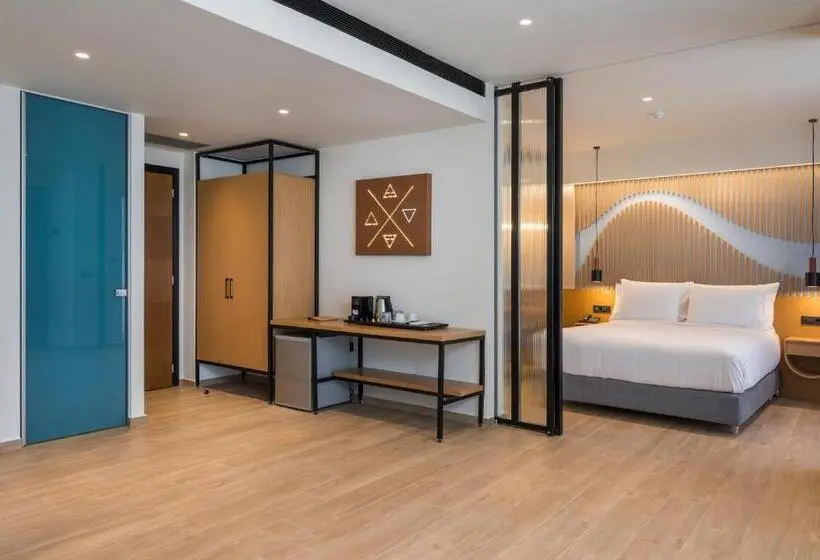 Suite Supérieure Vue Mer, Hyperion City