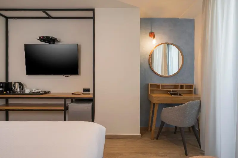 Chambre Standard Vue Piscine, Hyperion City