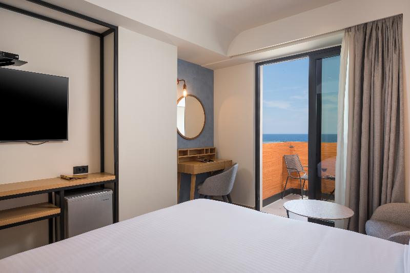 חדר סטנדרט נוף לבריכה, Hyperion City Hotel & Spa