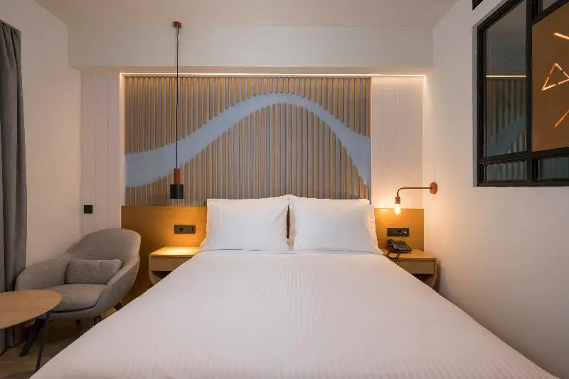 Chambre Standard Vue Piscine, Hyperion City