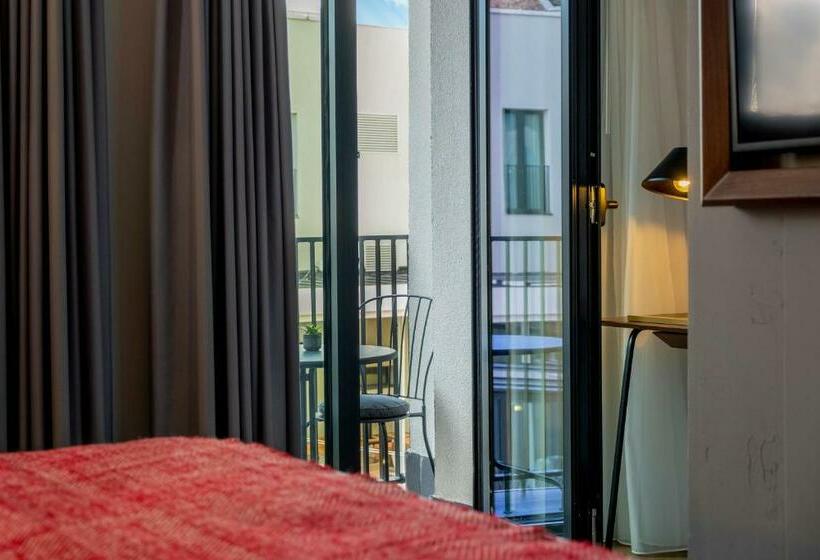 Cameră Premium cu balcon, Indigo Belgrade, An Ihg