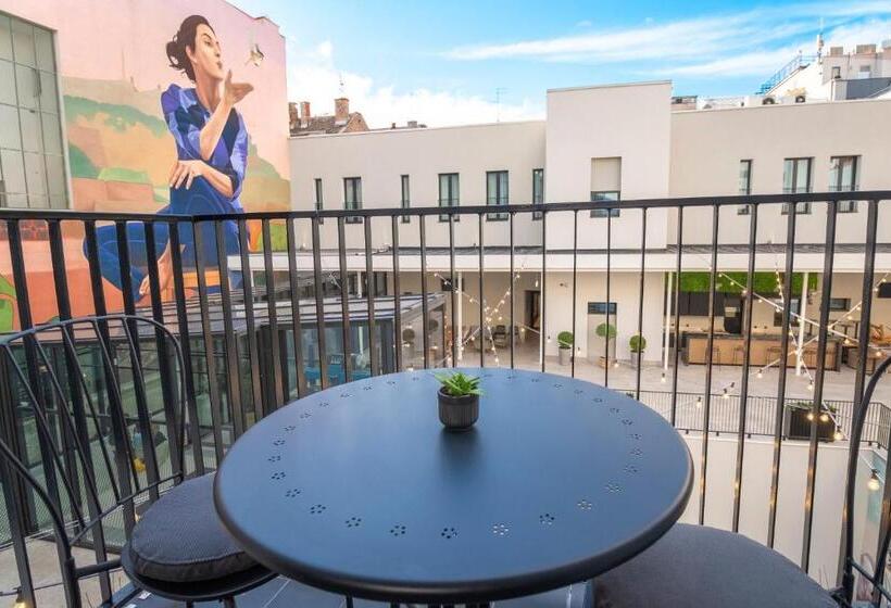 Cameră Premium cu balcon, Indigo Belgrade, An Ihg