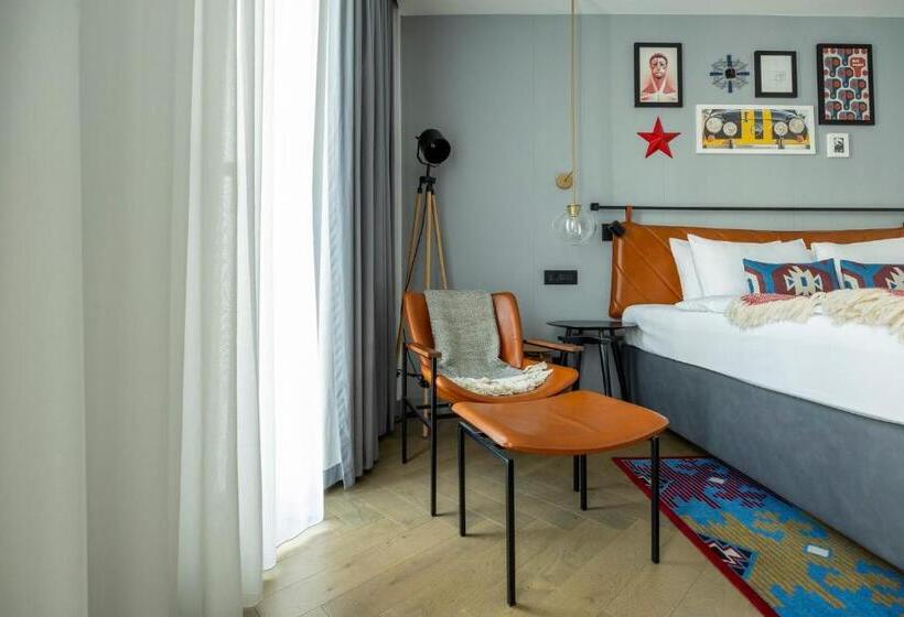 Cameră Premium cu balcon, Indigo Belgrade, An Ihg