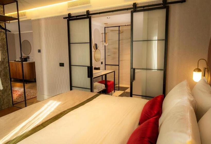 Suite Pat Queen, Indigo Belgrade, An Ihg