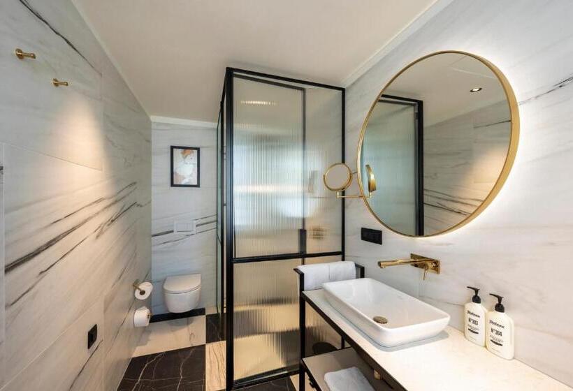 Suite Pat Queen, Indigo Belgrade, An Ihg