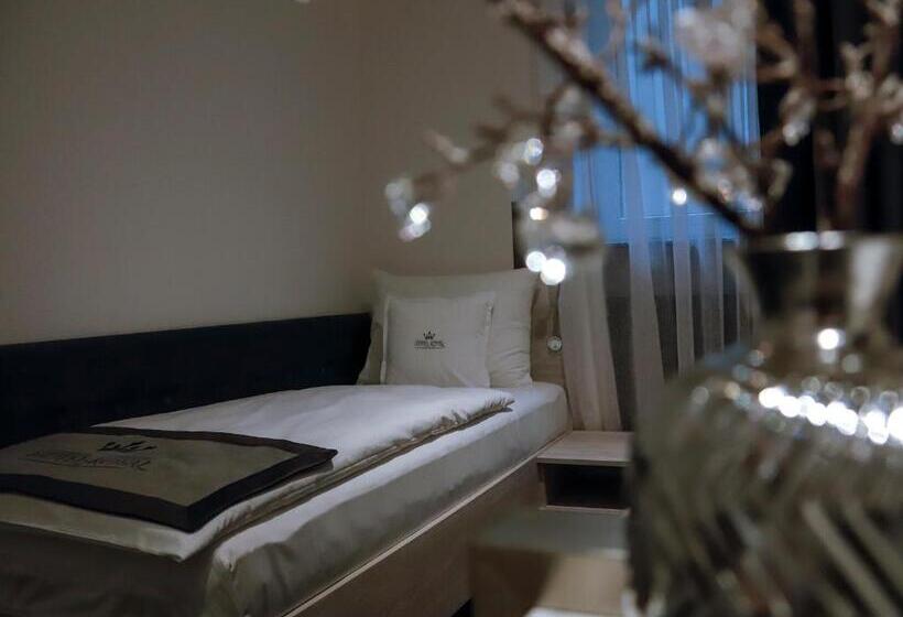 חדר אקונומי יחיד, Royal