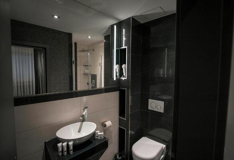 חדר אקונומי יחיד, Royal