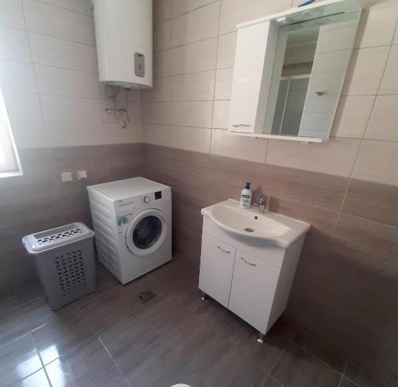 اتاق استاندارد با سرویس بهداشتی مشترک, Hostel Hangout