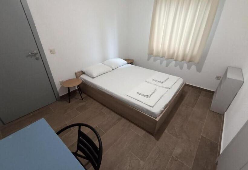 اتاق استاندارد با سرویس بهداشتی مشترک, Hostel Hangout