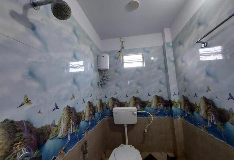 חדר סטנדרט לארבעה, Swastik Resort Tajpur