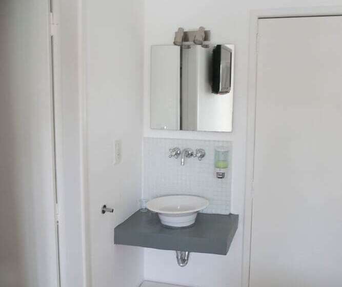 غرفة قياسية سرير مزدوج, Valeria