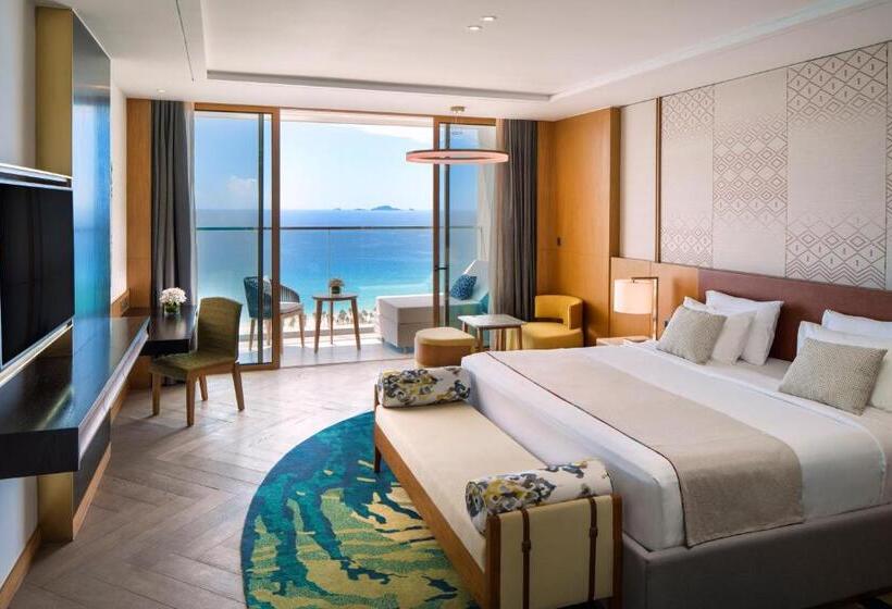 اتاق لوکس با تخت بزرگ, Movenpick Resort Cam Ranh