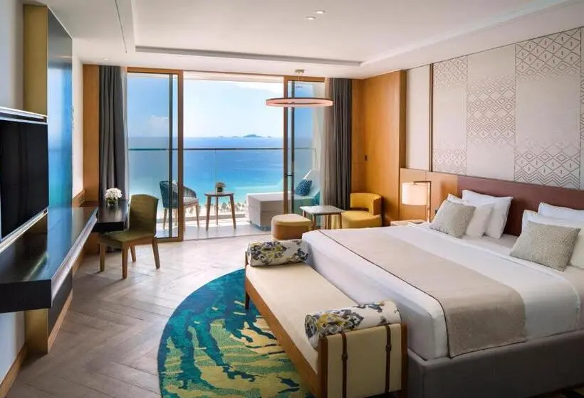 اتاق لوکس با تخت بزرگ, Movenpick Resort Cam Ranh