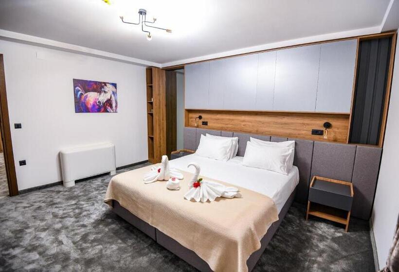 اتاق استاندارد سه نفره, Necko