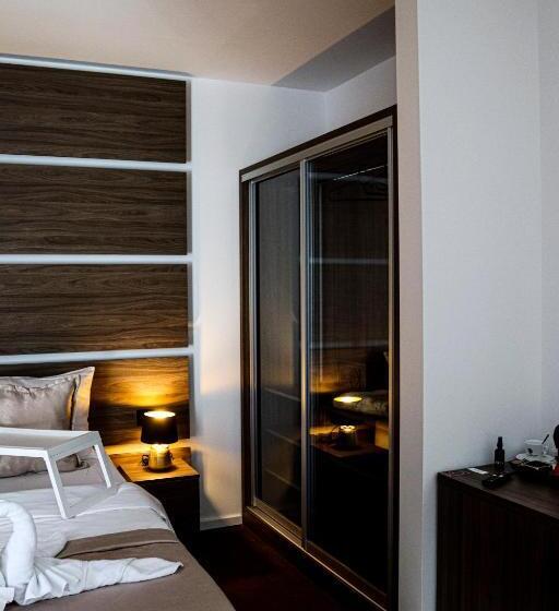 اتاق لوکس, Mk Premier