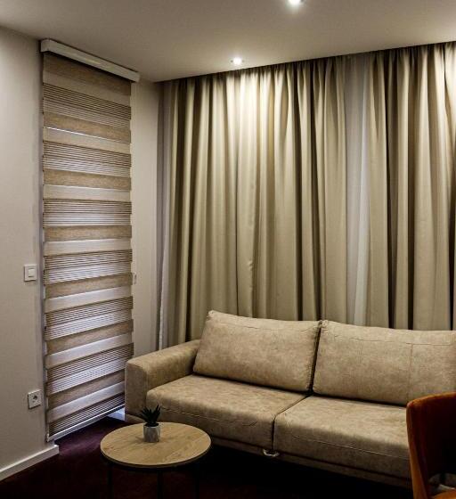 اتاق لوکس, Mk Premier