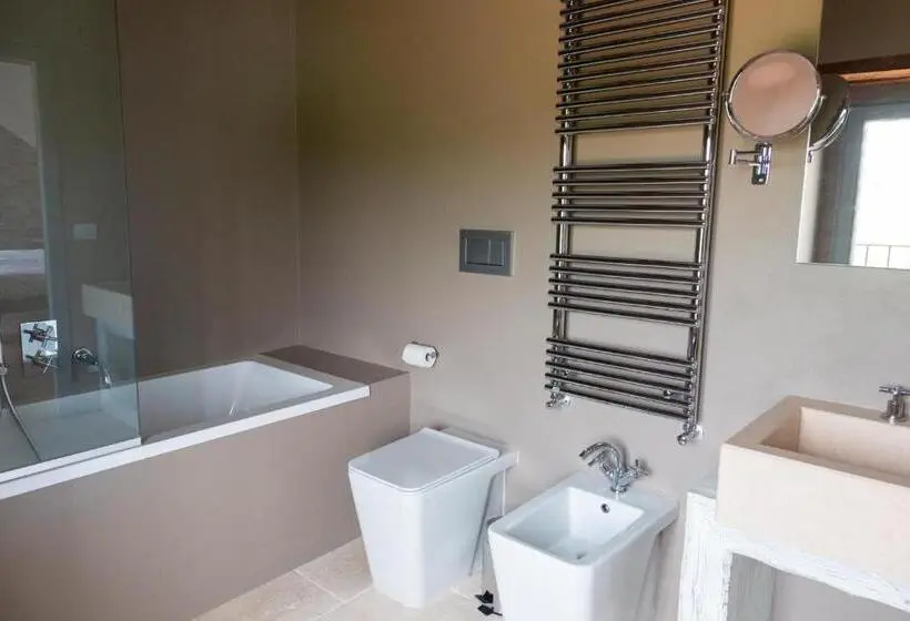 Standard Kolmen Hengen Huone, Tenuta Coppa Zuccari