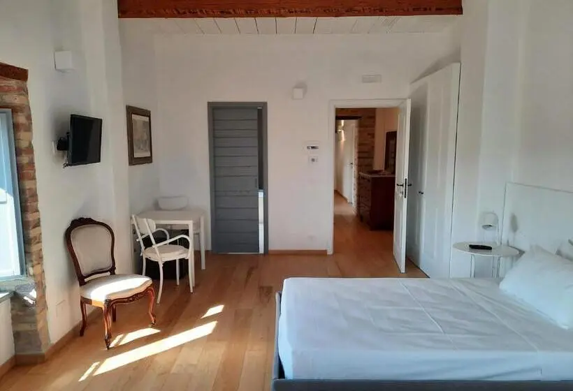 Standard Kolmen Hengen Huone, Tenuta Coppa Zuccari