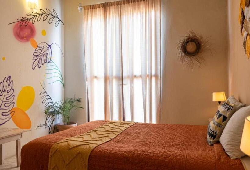 חדר דלוקס עם מרפסת, Valladolid 48 Hotel & Hostal