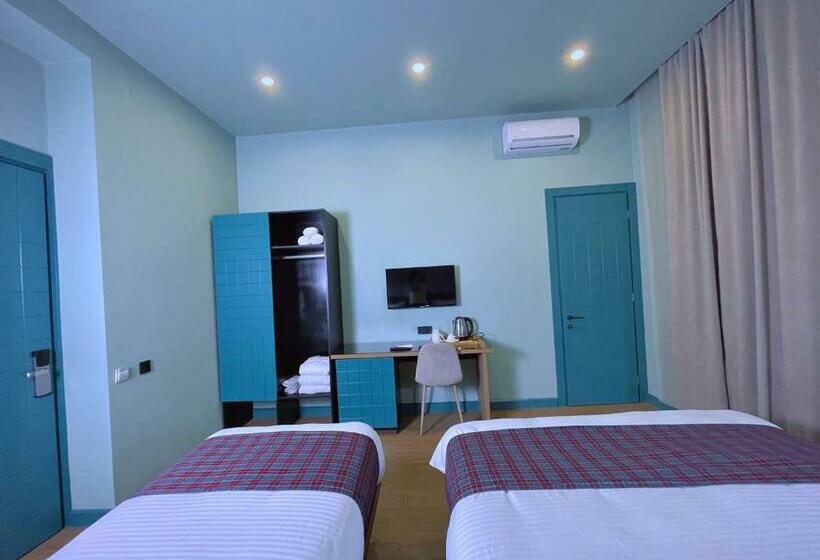 اتاق استاندارد سه نفره, Green Rooms