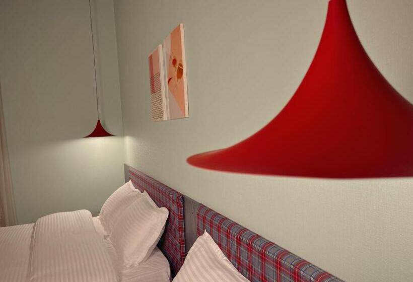 اتاق استاندارد سه نفره, Green Rooms