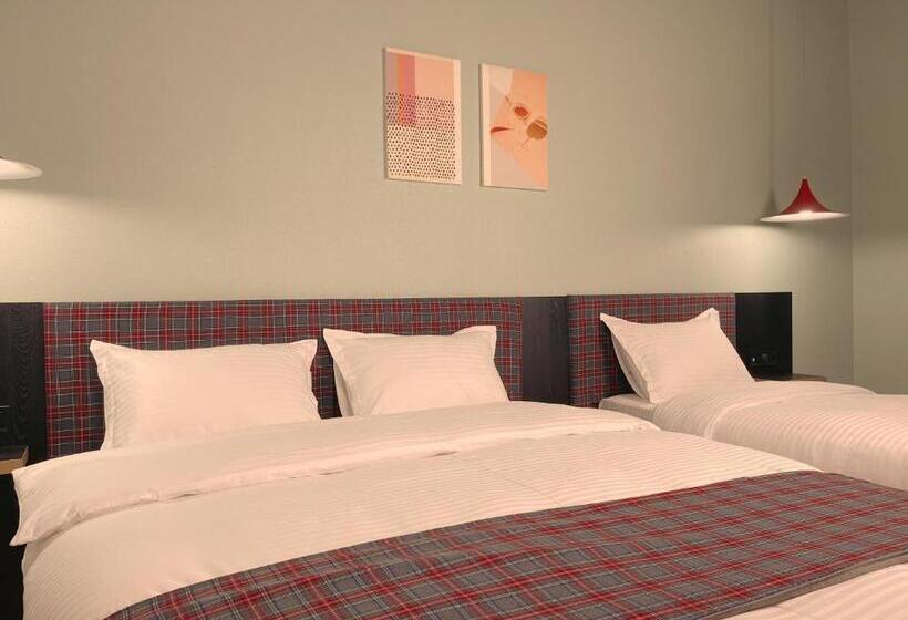 اتاق استاندارد سه نفره, Green Rooms