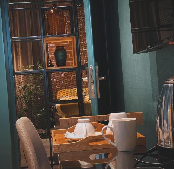 اتاق اکونومی, Green Rooms